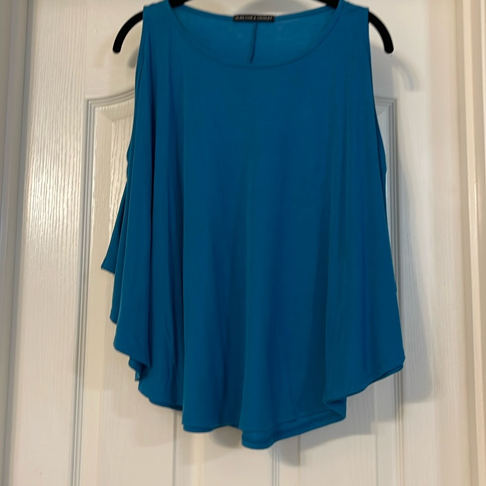 Top size small blue